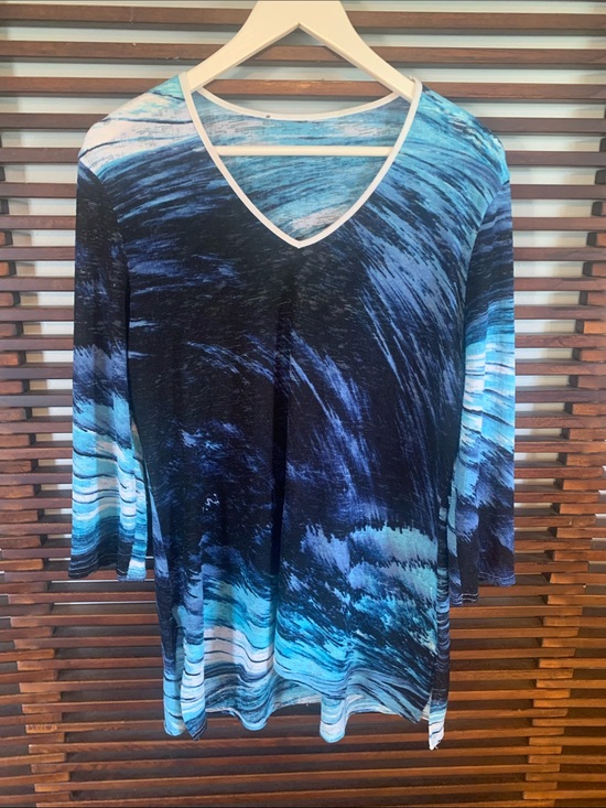 Tops - Blue Black Wave-Print V-Neck Top